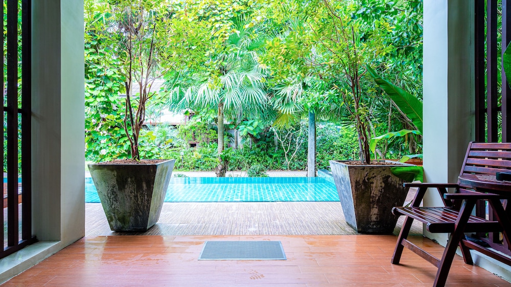 Baan Klang Aow Beach Resort 66/66