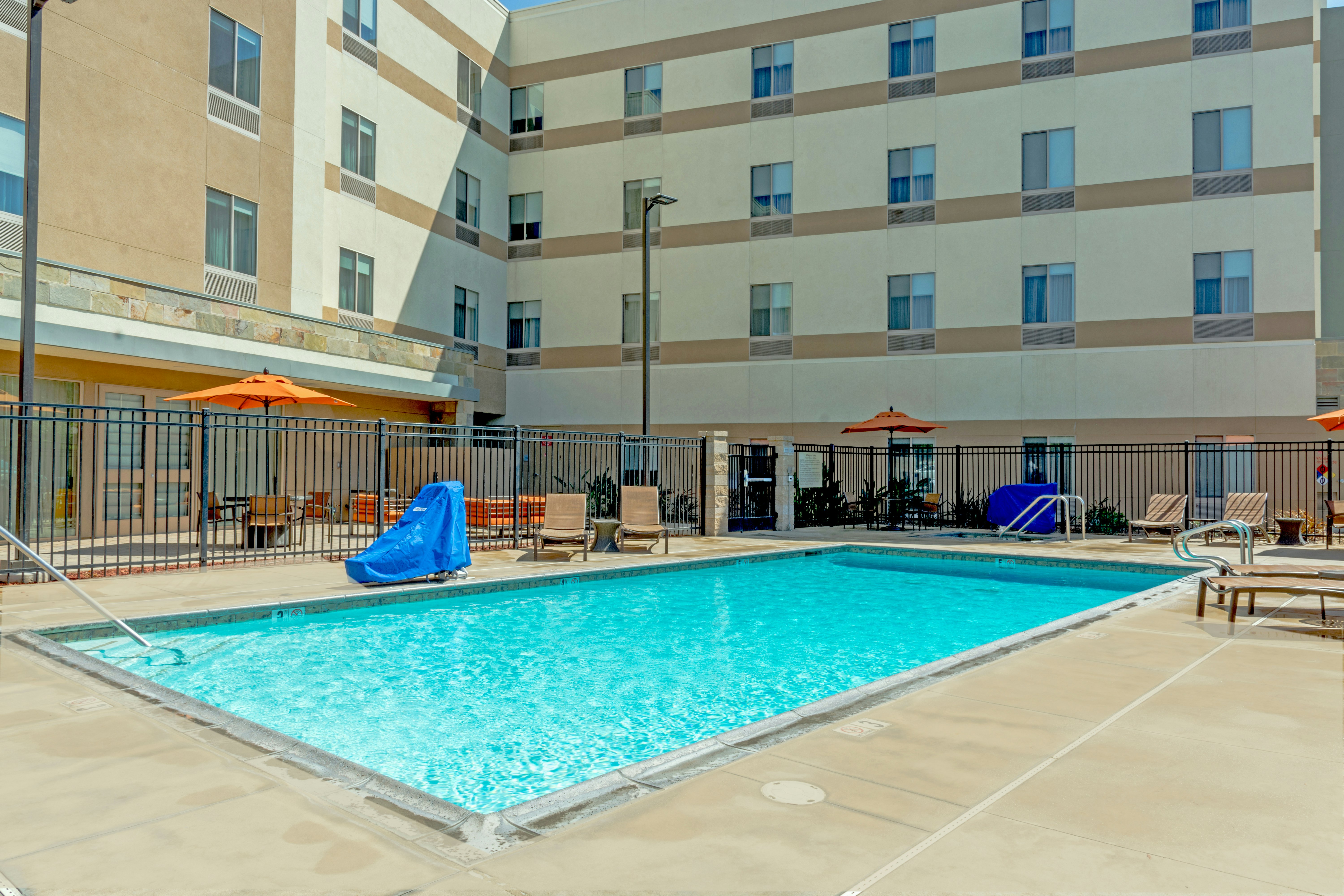 Hampton Inn Suites Riverside Corona East 60/66