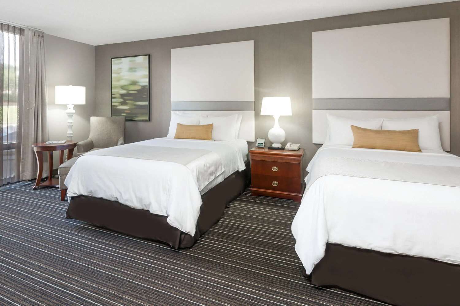 DELUXE, 2 DOUBLE BEDS