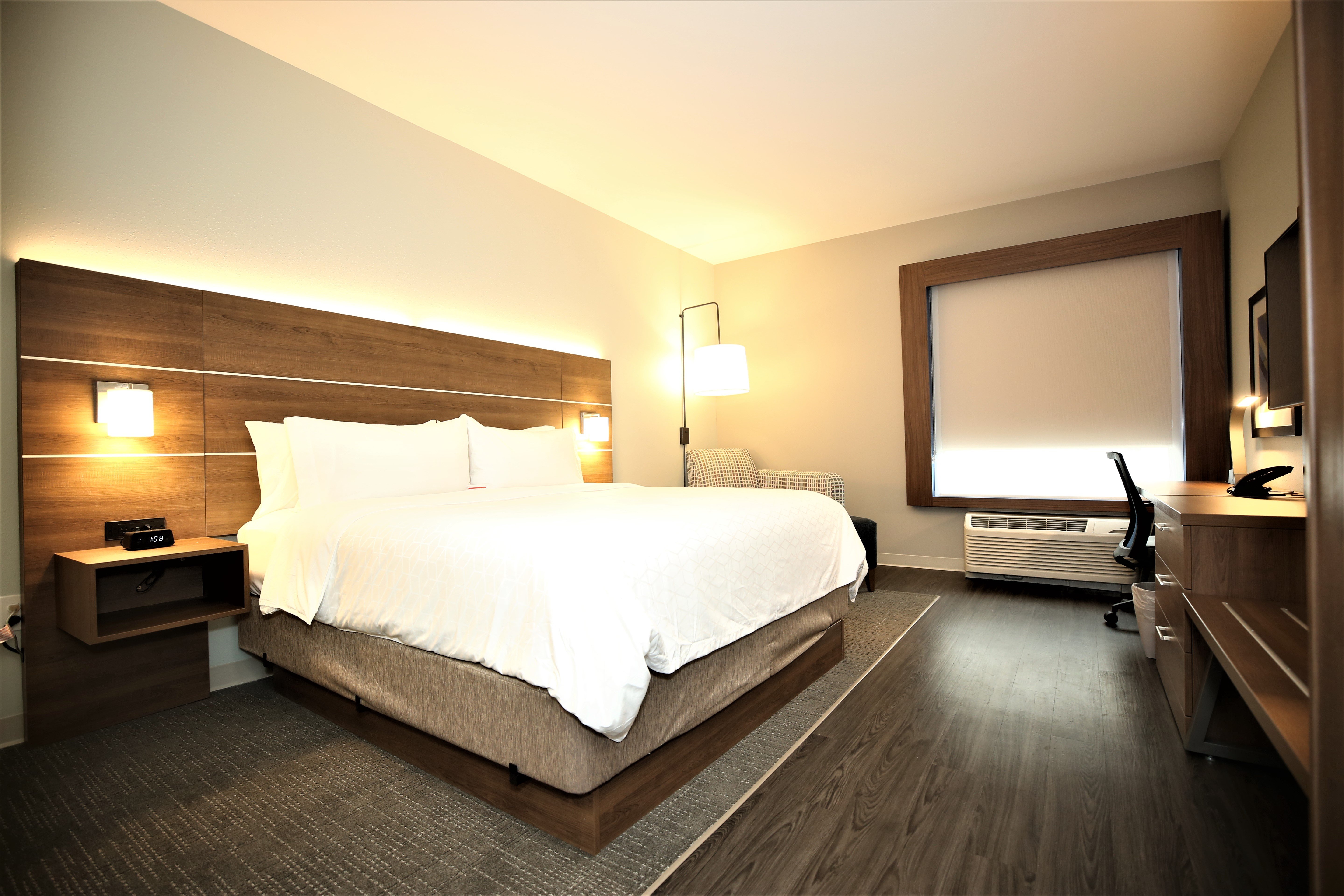 Holiday Inn Express & Suites Charlotte - South End 20/73