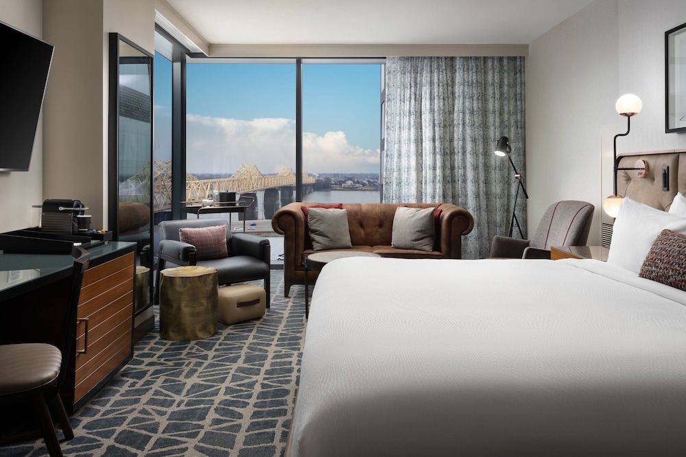 ROOM, KING BED, RIVER VIEW, CORNER