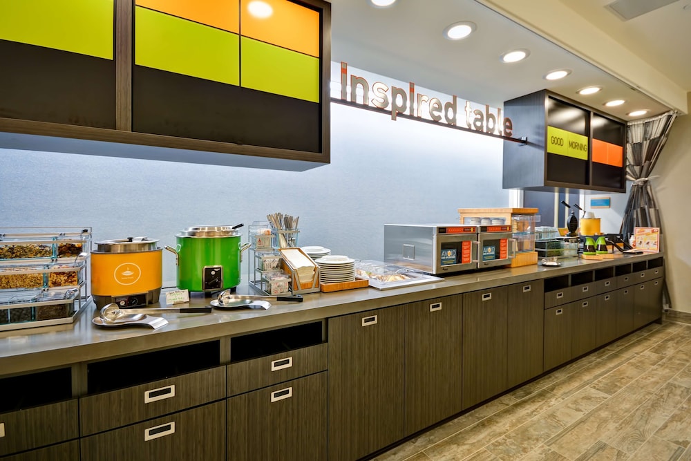 restaurant cafeteria