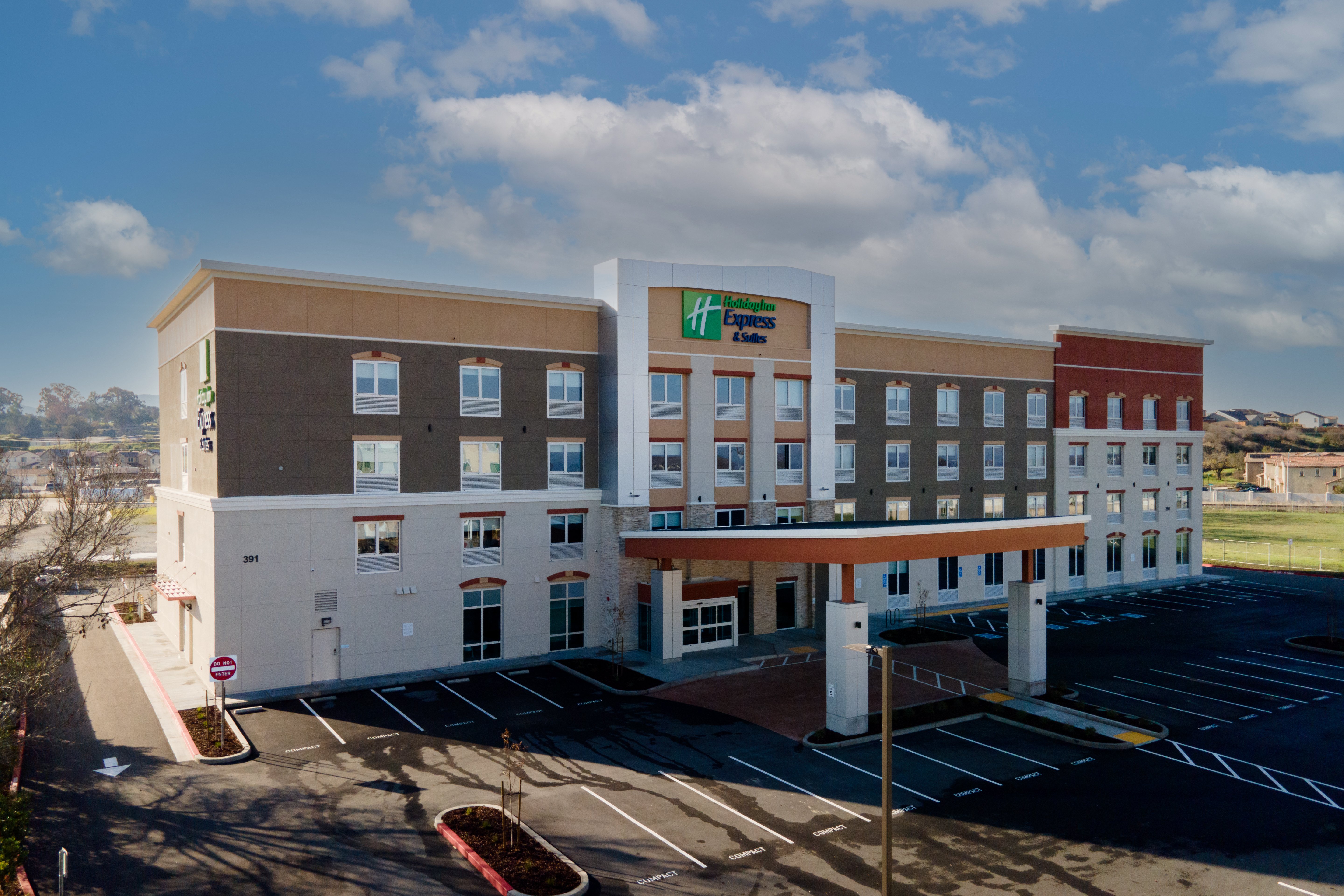 Holiday Inn Express & Suites - Hollister, an IHG Hotel 1/40