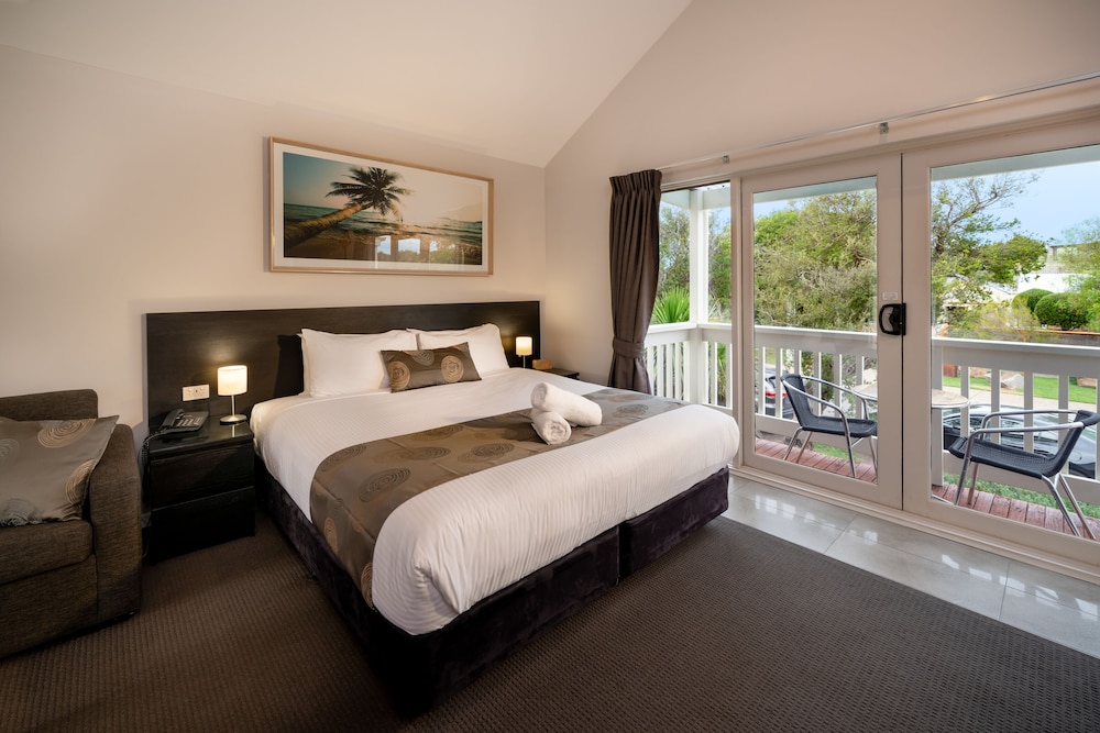 Boathouse Resort Studios & Suites 13/69