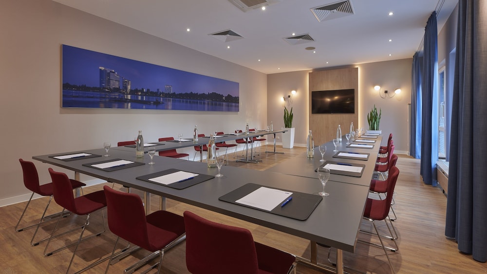 HOLIDAY INN EXPRESS COLOGNE TROISDORF 28/42