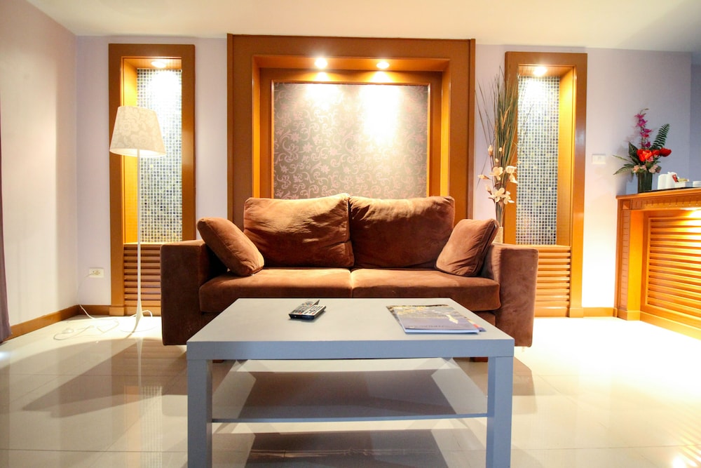 Convenient Grand Plus Hotel Suvarnabhumi 33/44