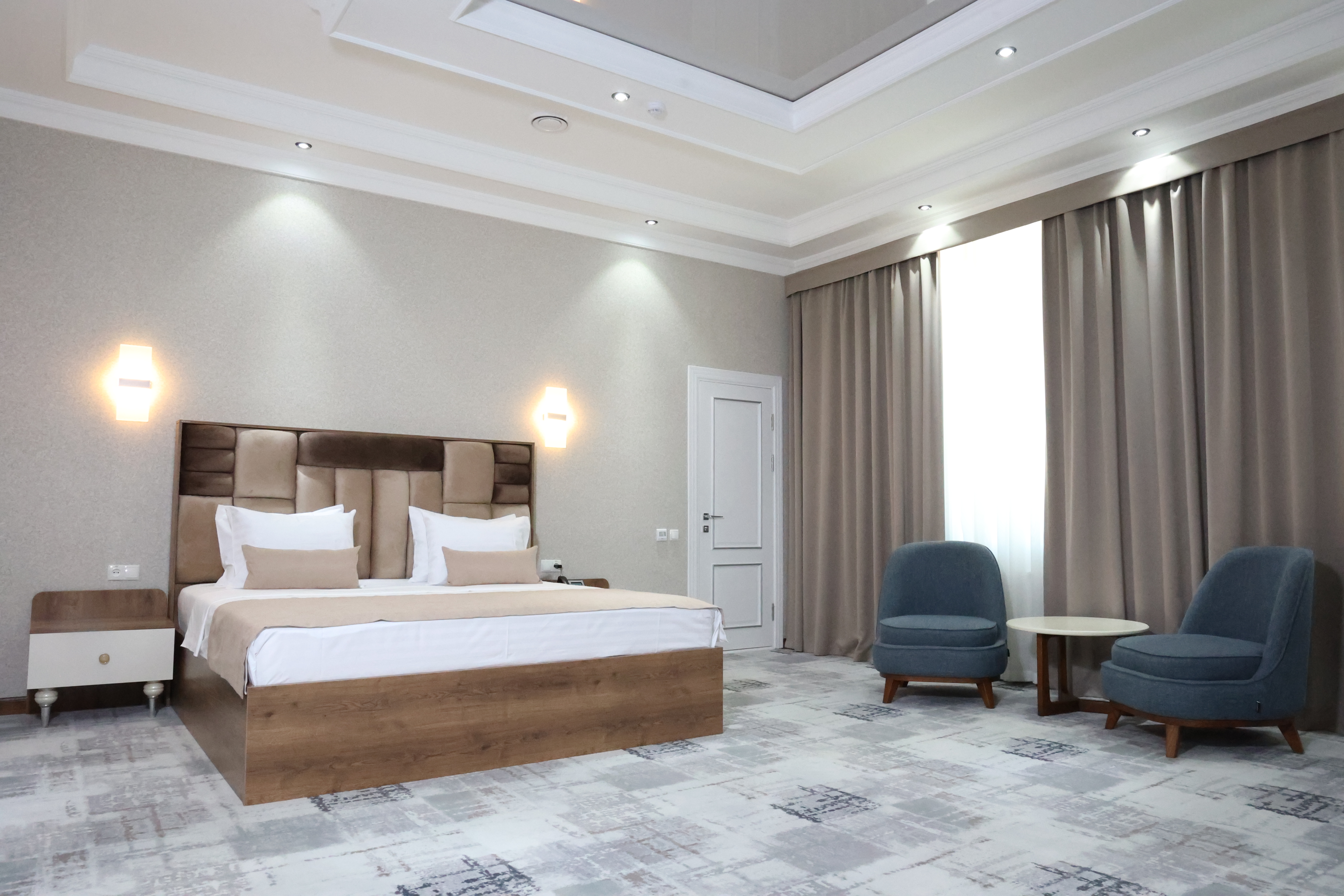 JUNIOR SUITE, KING BED