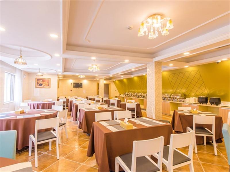 Vienna International Hotel (Shanghai Waigaoqiao Free Trade Zone Yanggao North Road) 25/28
