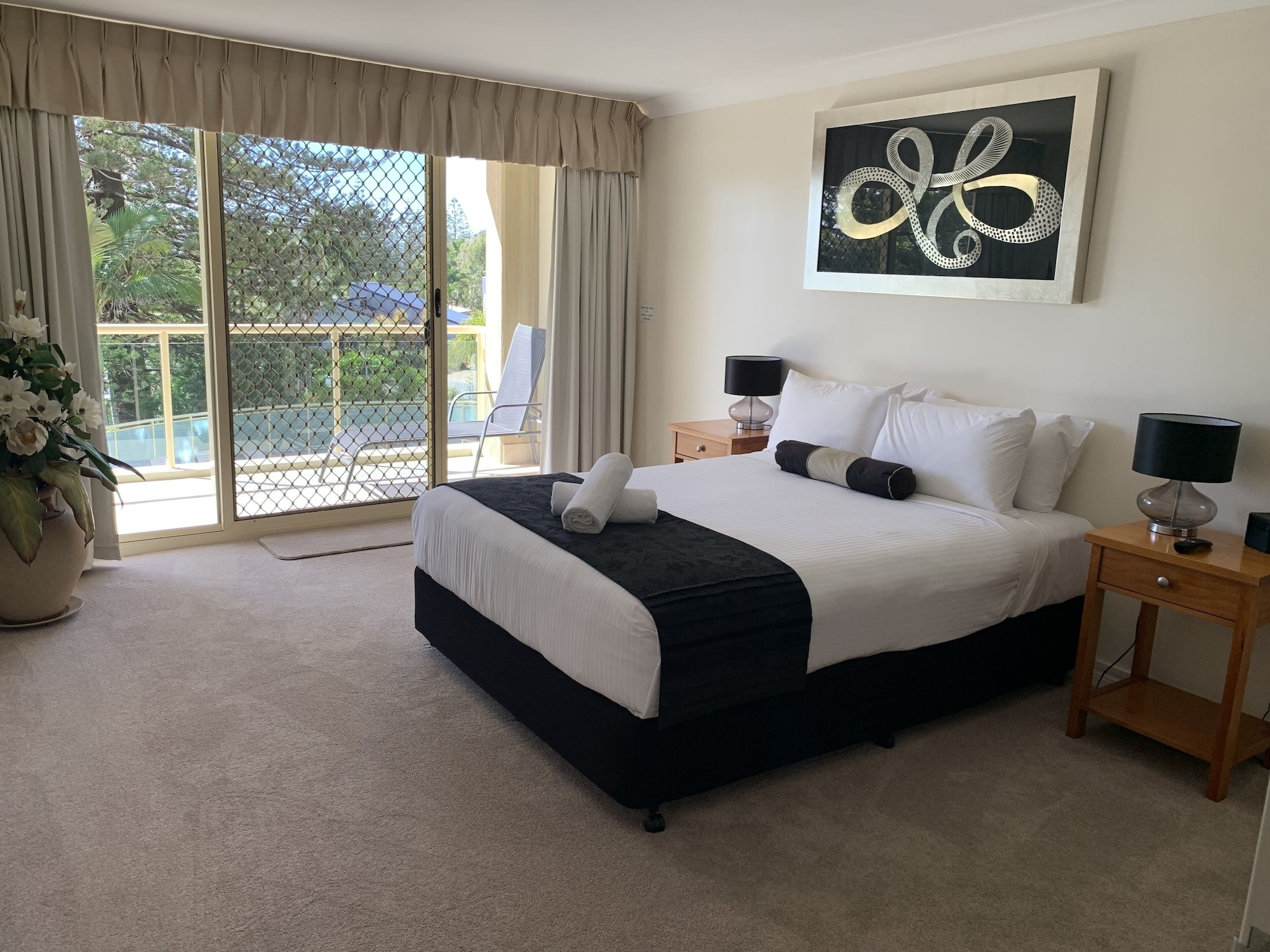 3 BEDROOMS, EXECUTIVE, APARTMENT