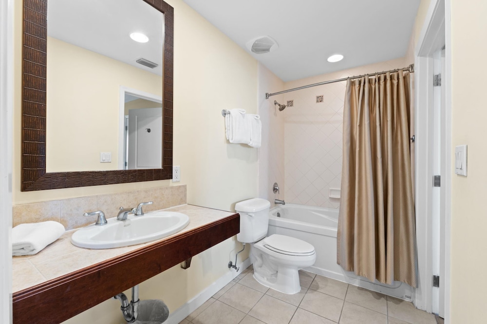 Luau Resort by Panhandle Getaways 47/50