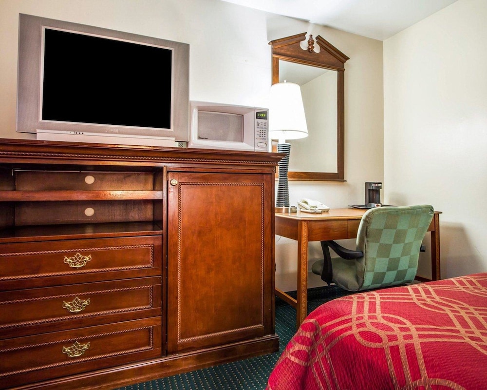 Rodeway Inn & Suites Brunswick Near Hwy 1 33/36