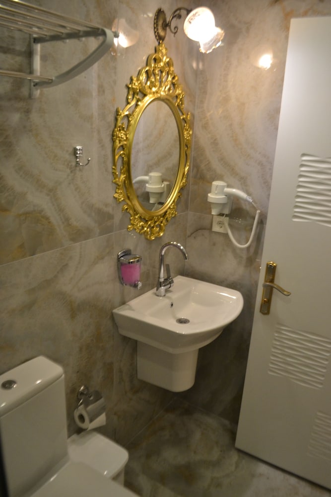 Constantinopolis Hotel 45/48