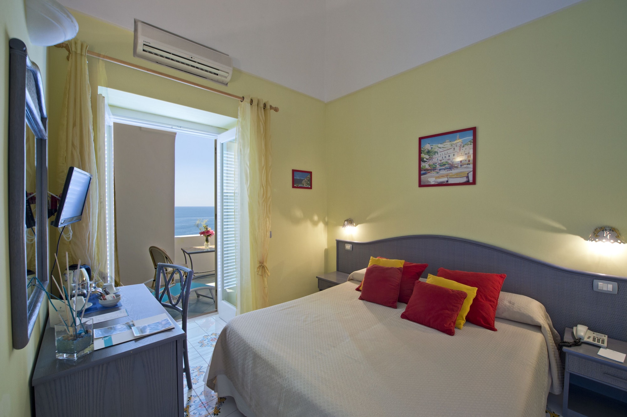 STANDARD, DOUBLE BED, SEA VIEW