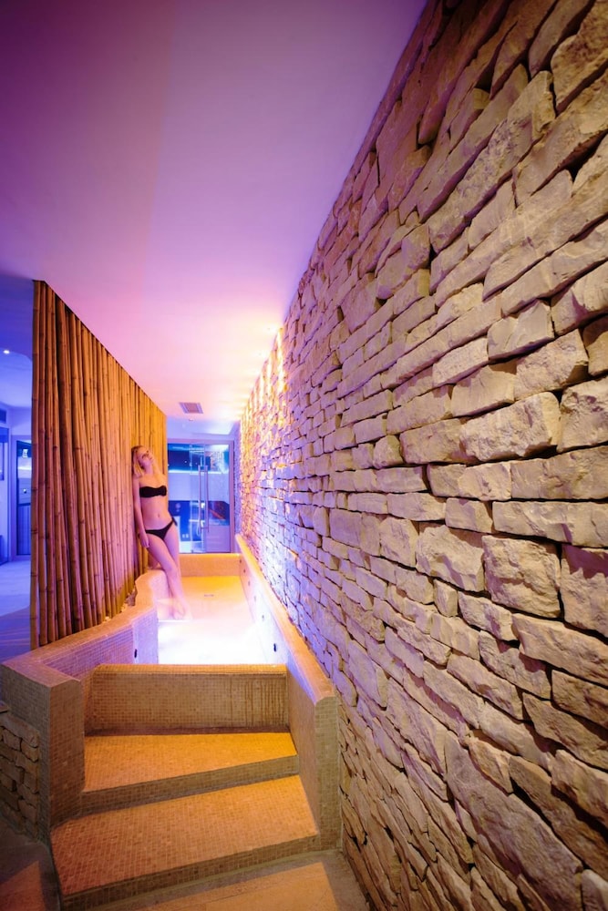 swimming pool spa