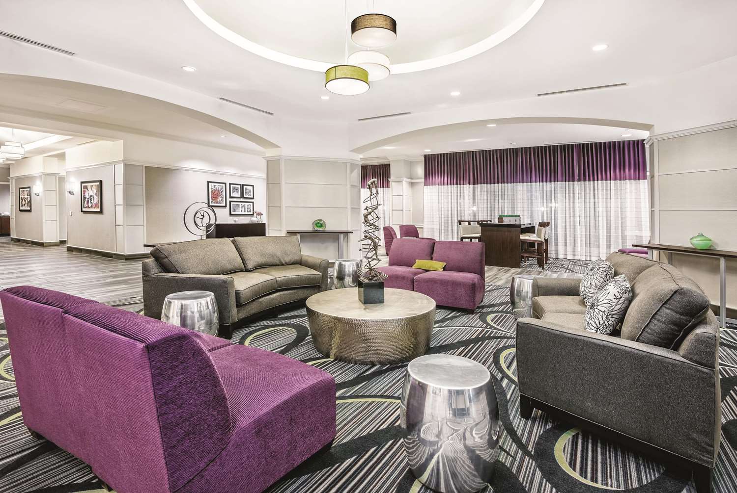 La Quinta Inn & Suites by Wyndham San Antonio Riverwalk 26/53