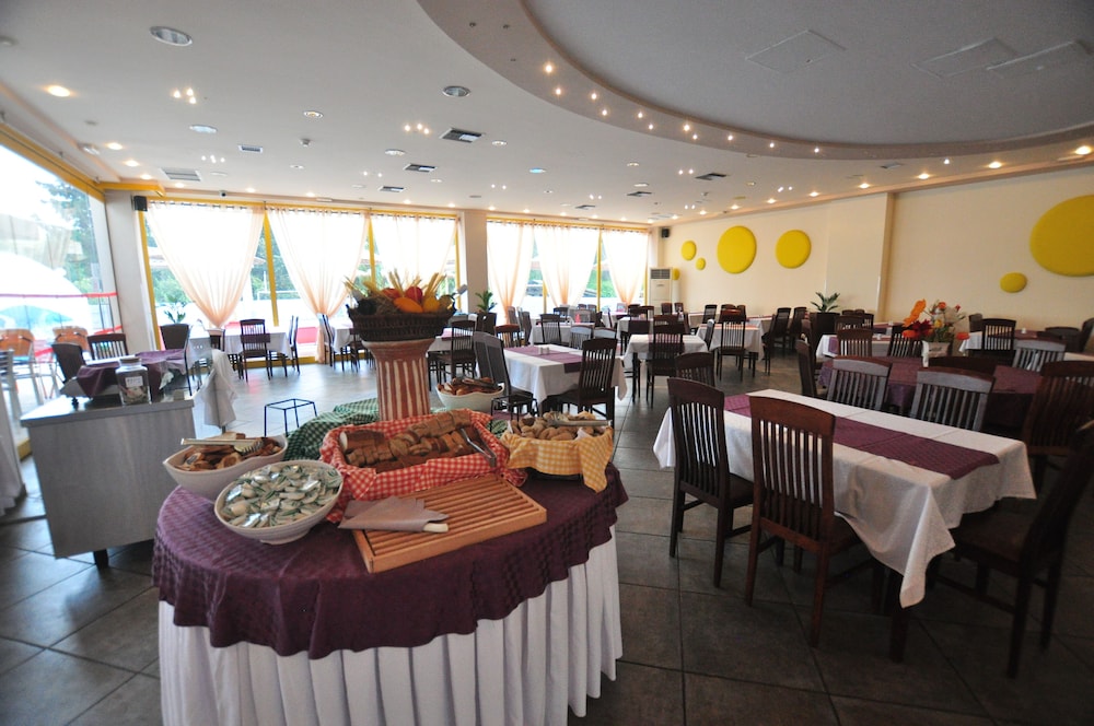 Michelangelo Resort 36/50
