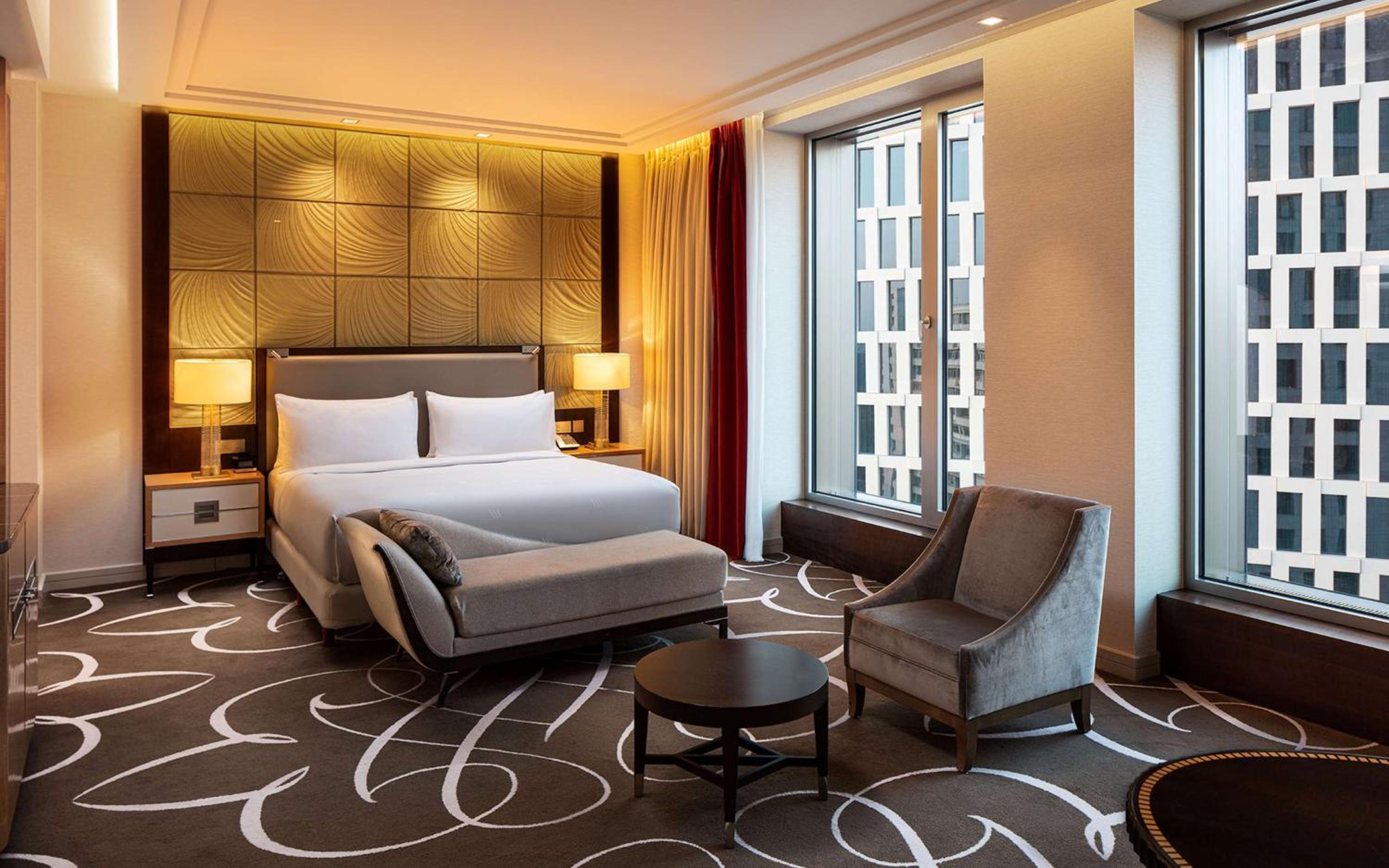Junior Suite, King Bed, Church View