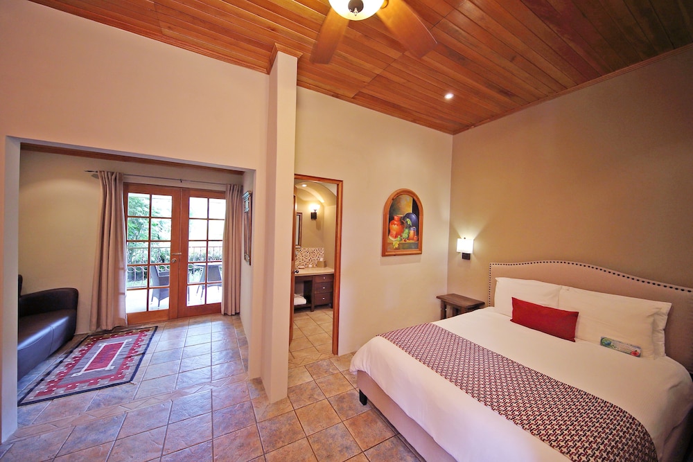 DELUXE, QUEEN BED