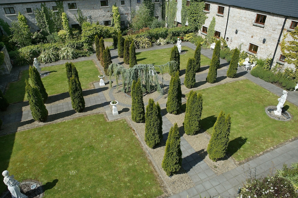 Cabra Castle Hotel 46/50