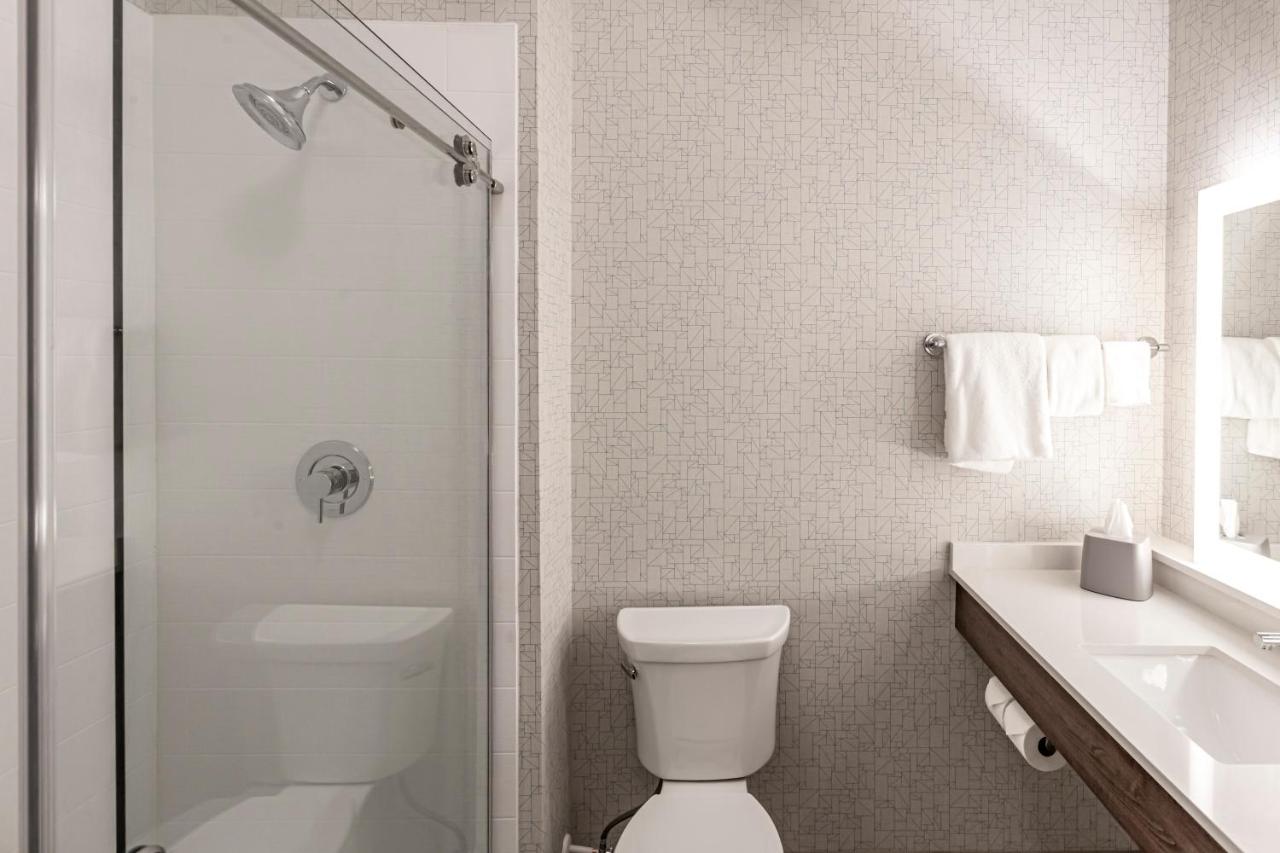 جناح بسرير كينج، Holiday Inn Express Hotel And Suites Worthington 3/3