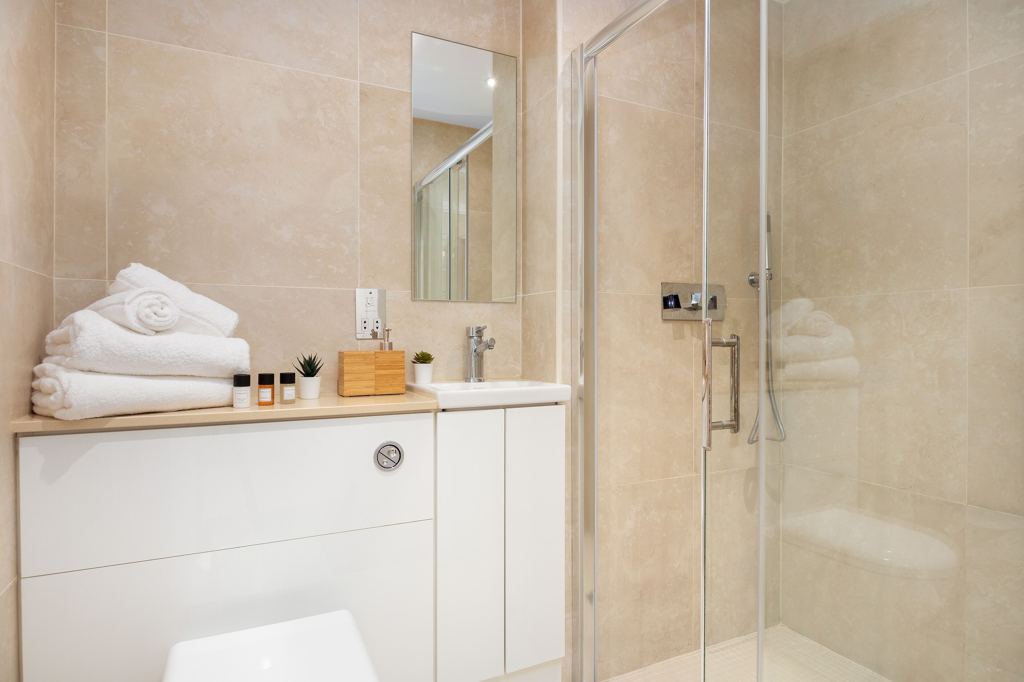 1 Bedroom, Deluxe, Apartment, Double Bed, City View