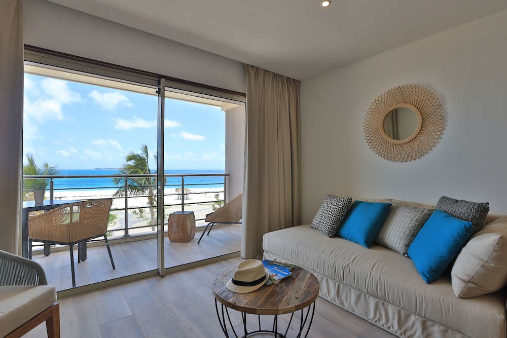 Orient Beach Hotel 11/27