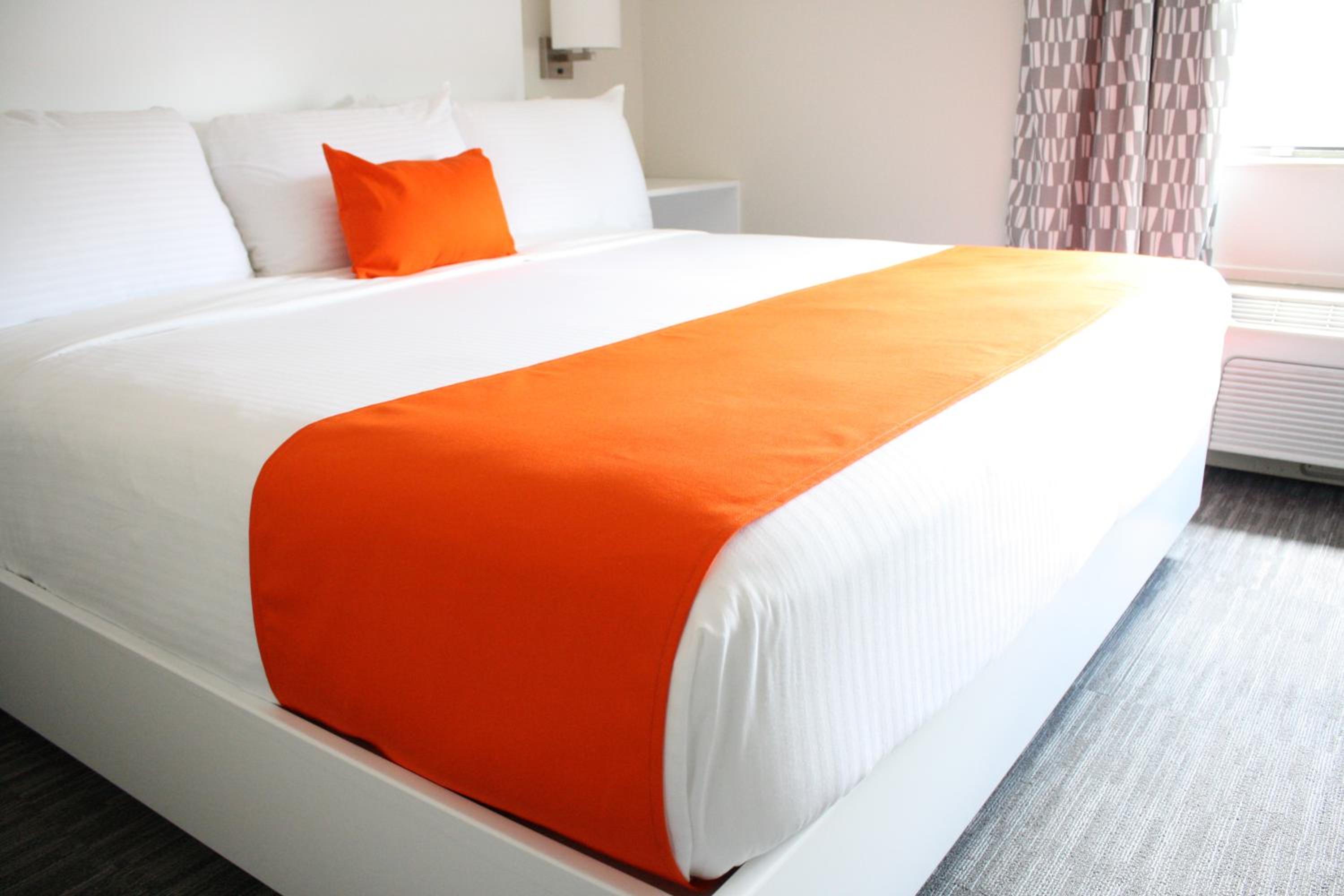 Deluxe, King Bed