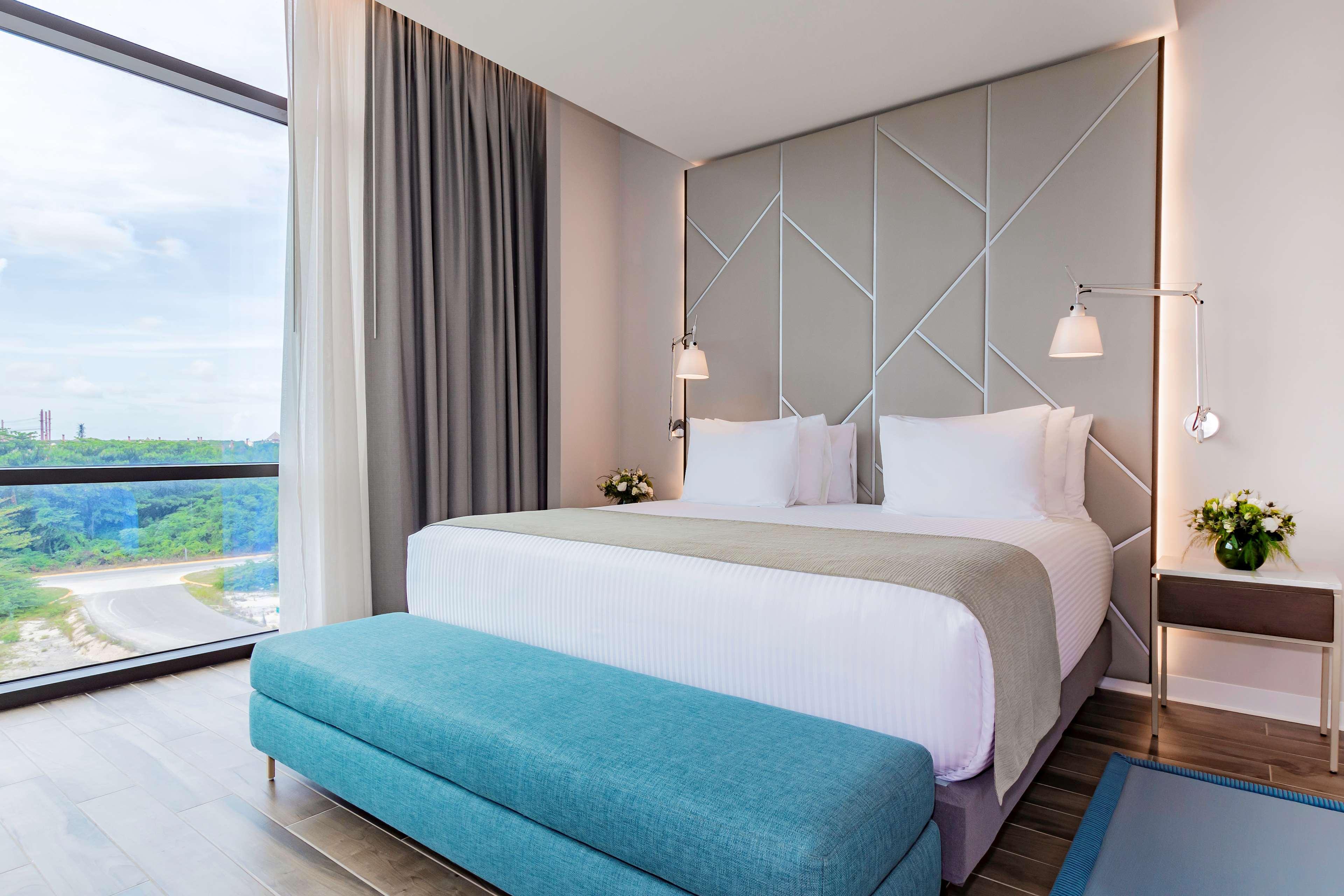 Junior Suite, Single