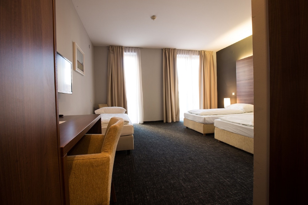 Slisko Hotel 24/66