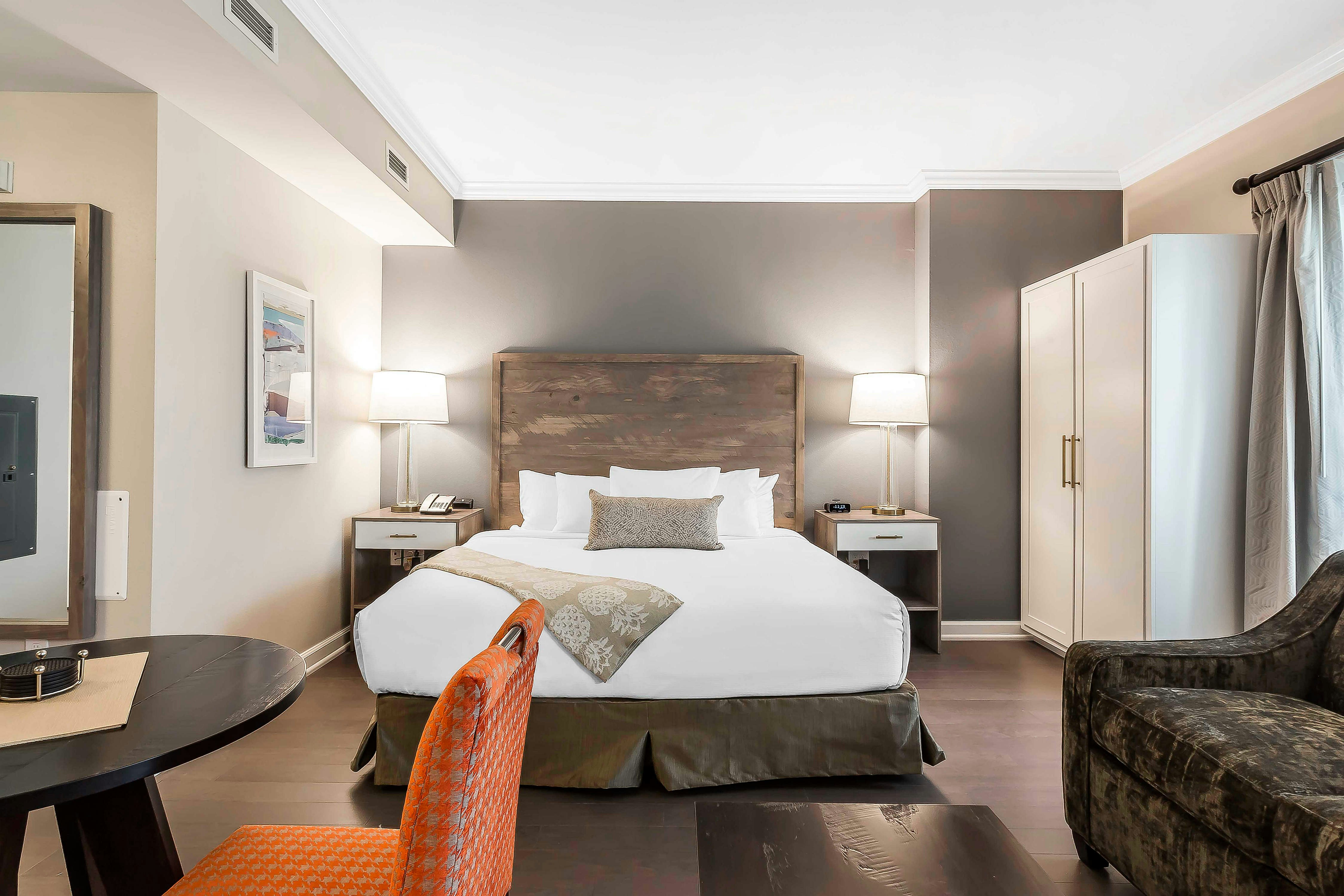 STUDIO, KING BED, SOFA