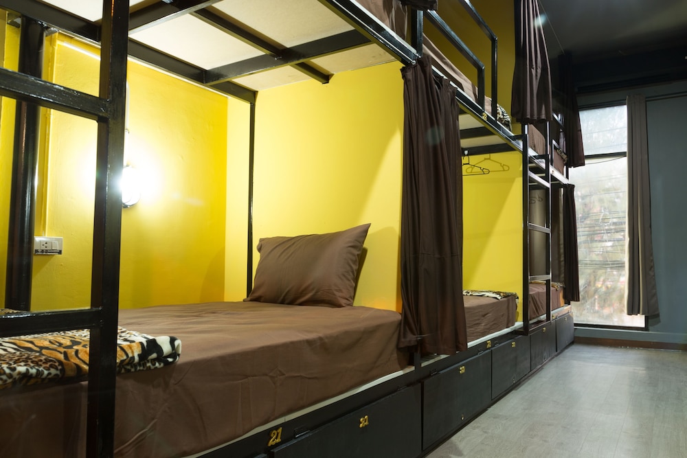 Iris Hostel 14/40