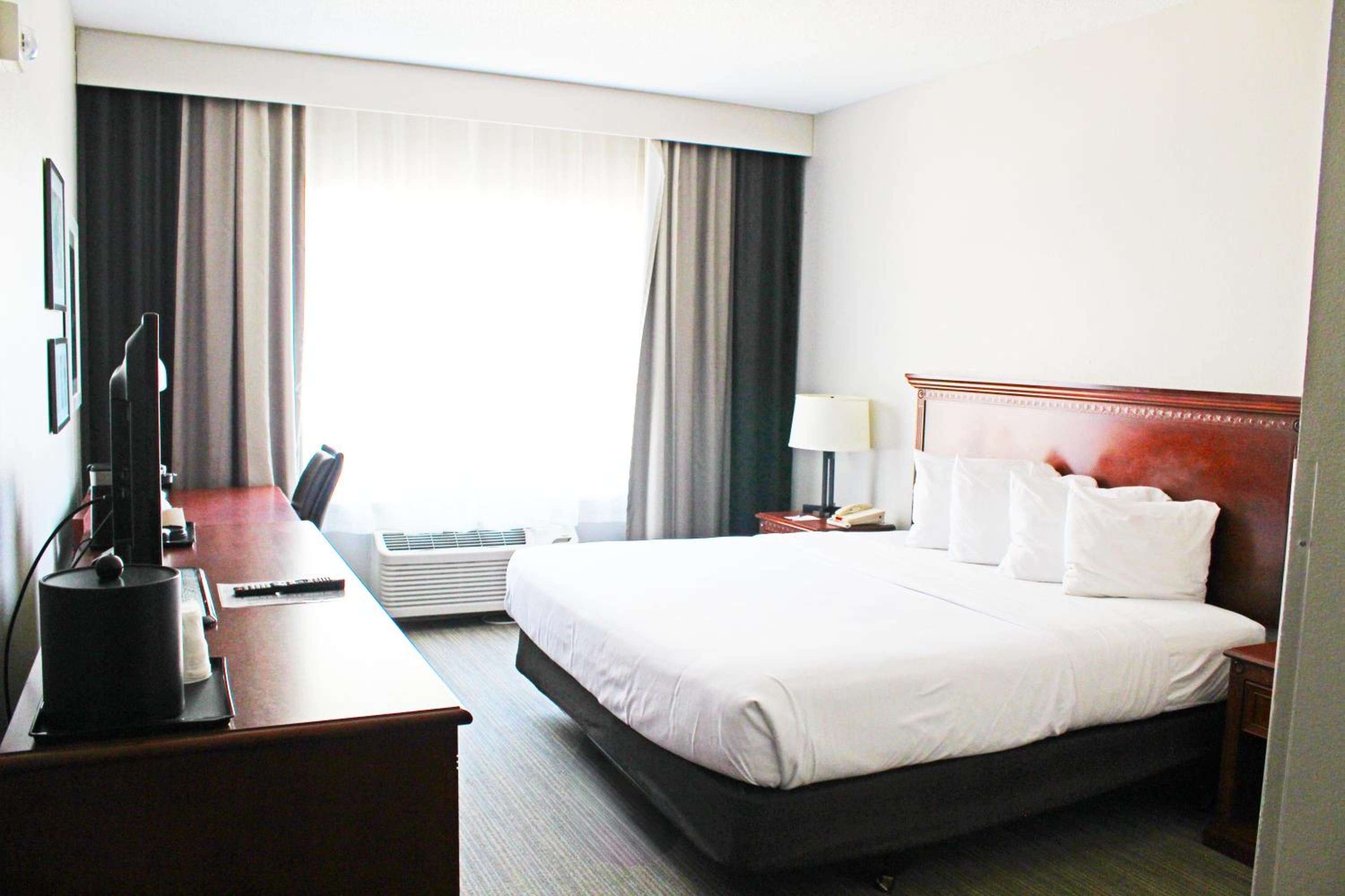 استوديو لذوي الإعاقة، Marinette WI Hotel 3/8