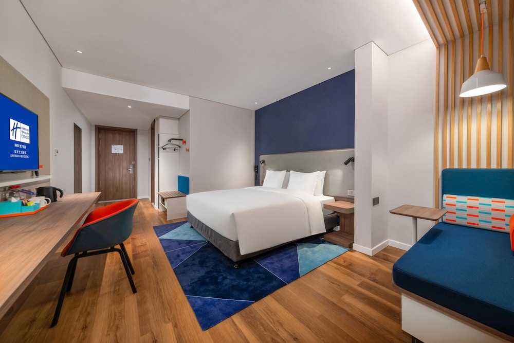 Holiday Inn Express Linyi North New District 24/47