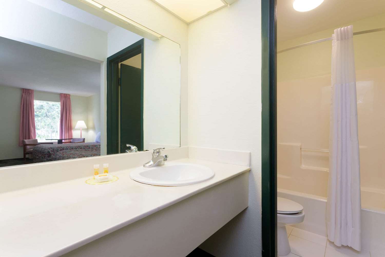 Days Inn by Wyndham Crystal River 28/28
