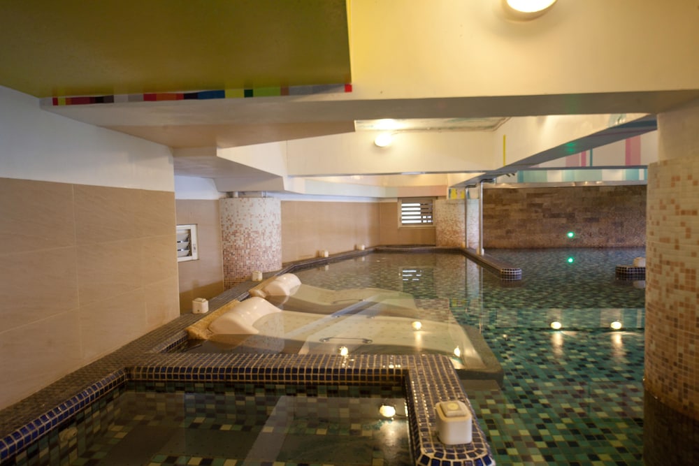 Champagne Hotel 17/36