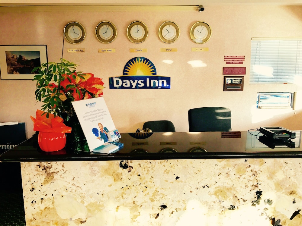 Days Inn by Wyndham Anaheim Near The Park 8/45