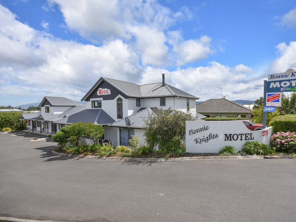 Bonnie Knights Motel 42/52
