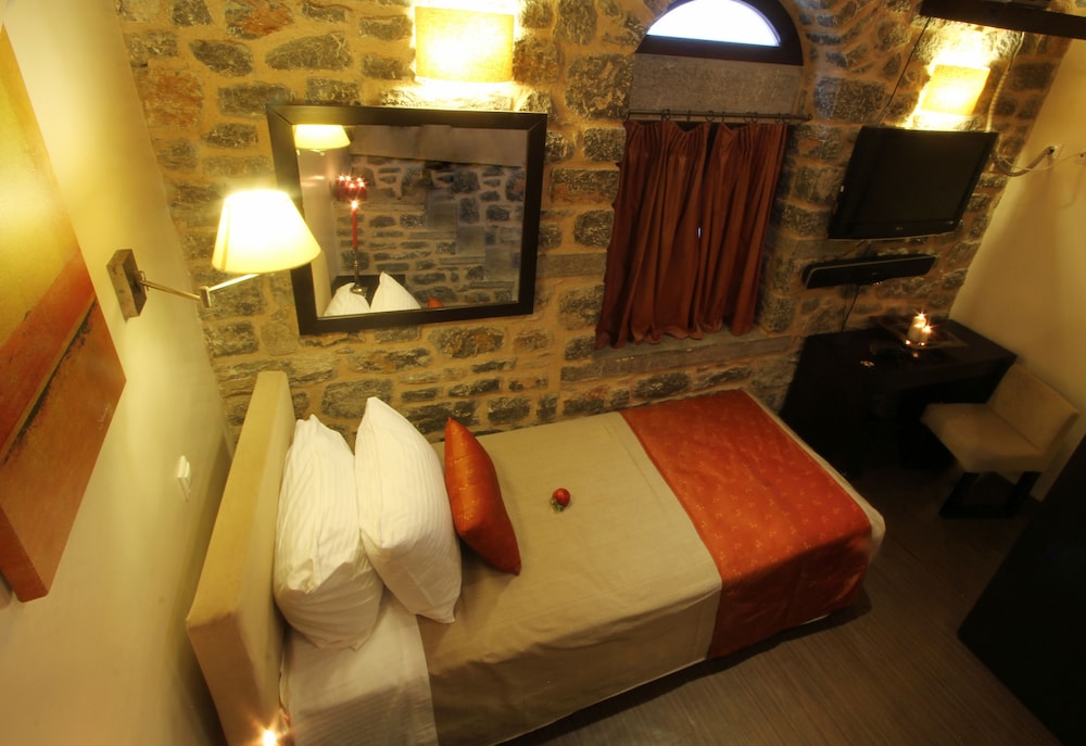 MEDIEVAL CASTLE SUITES TRADITIONAL 19/50