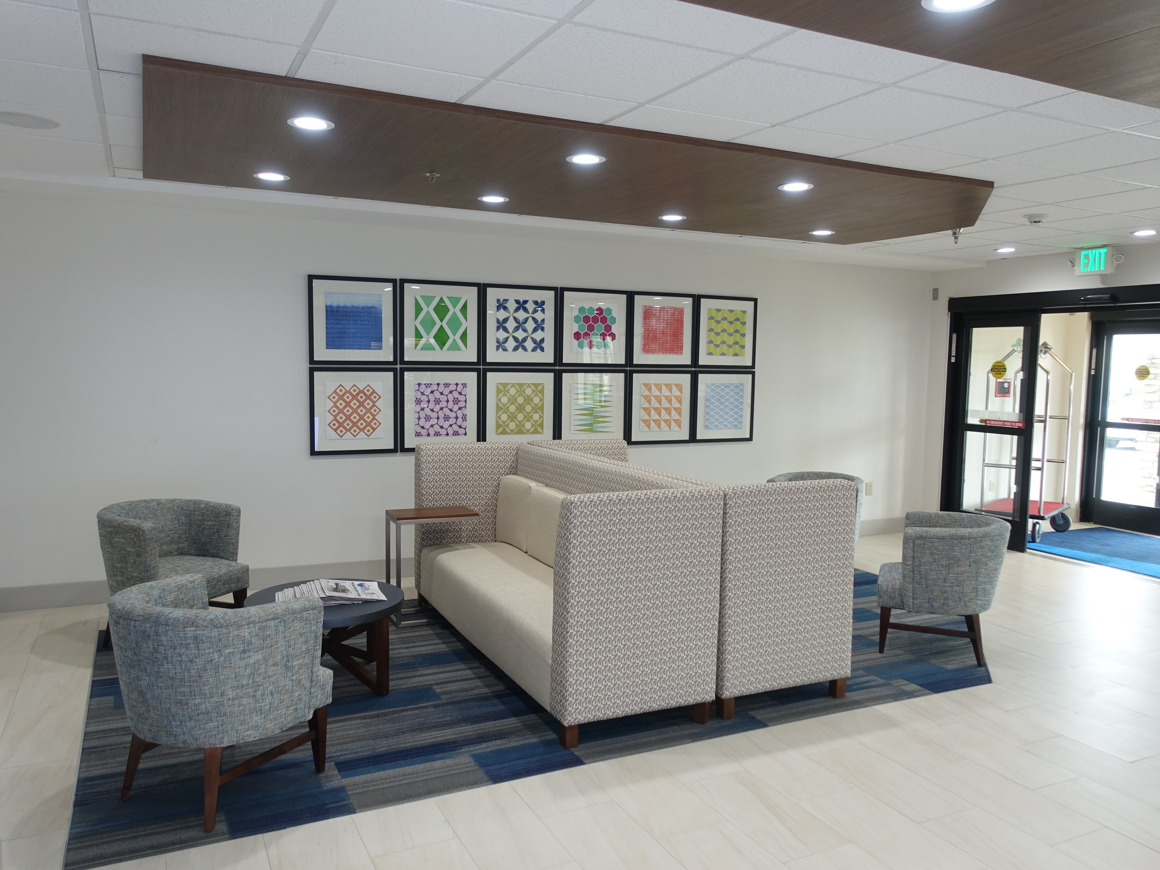 Holiday Inn Express Suites Brentwood 19/29