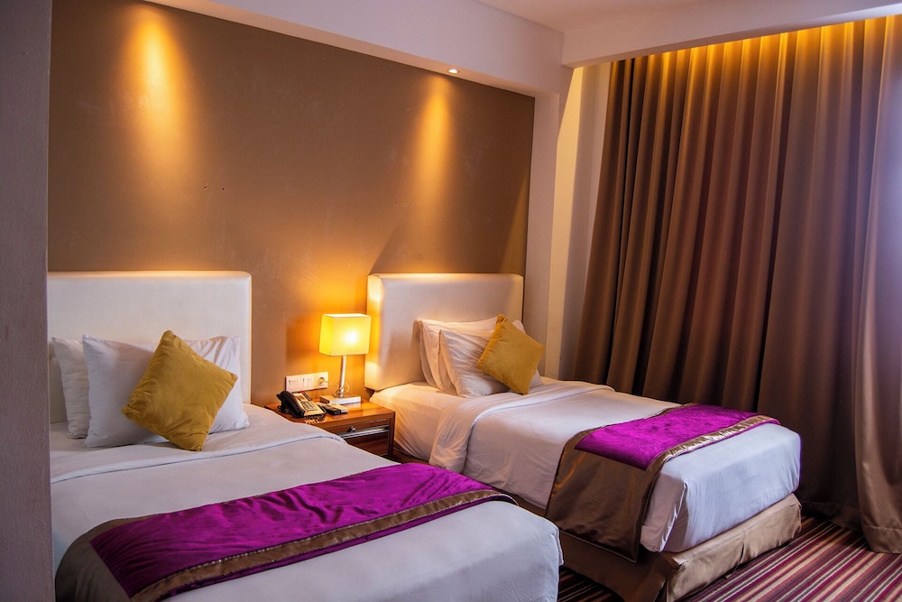 DELUXE, TWIN BEDS