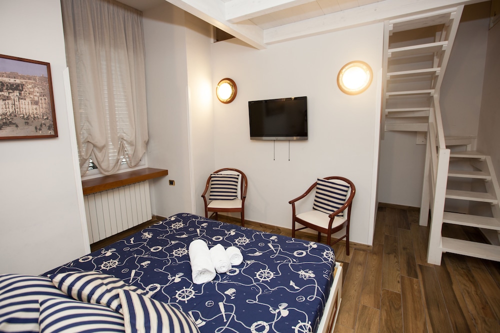 ROOM, SINGLE, DOUBLE BED