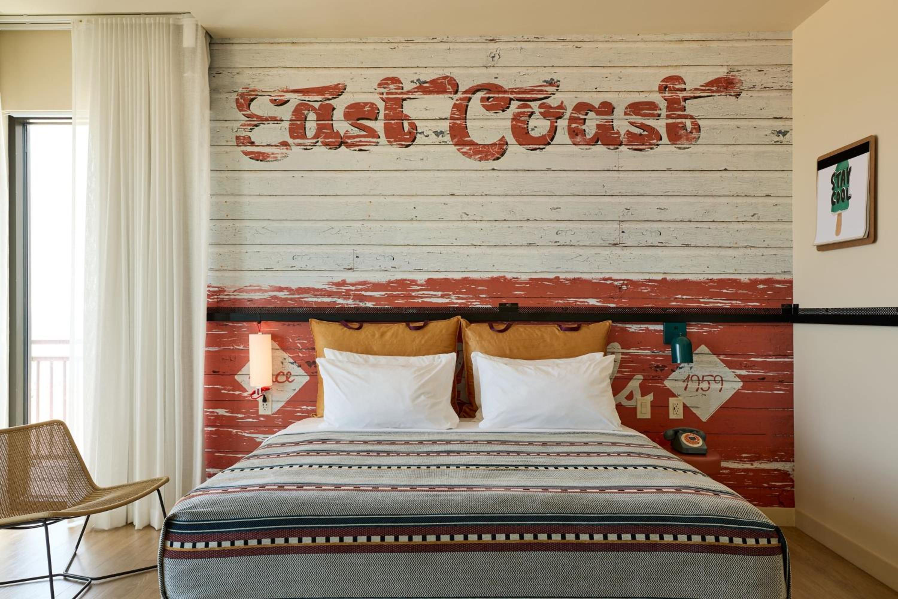 Studio, King Bed, Ocean Front, Sofa, Large, Accessible