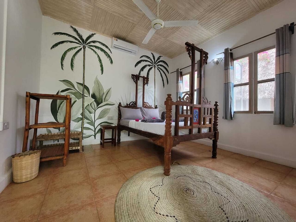 Driftwood Beach Lodge 28/48
