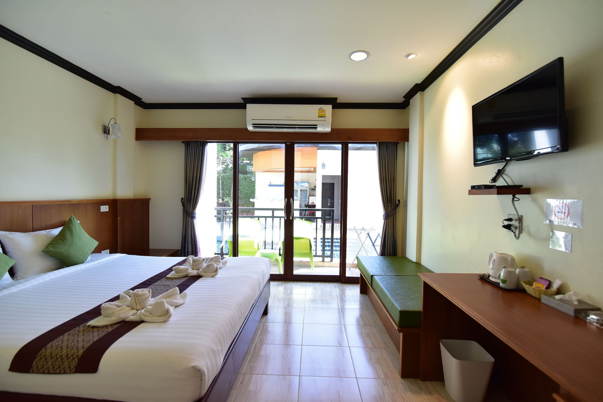 ROOM, POOL ACCESS