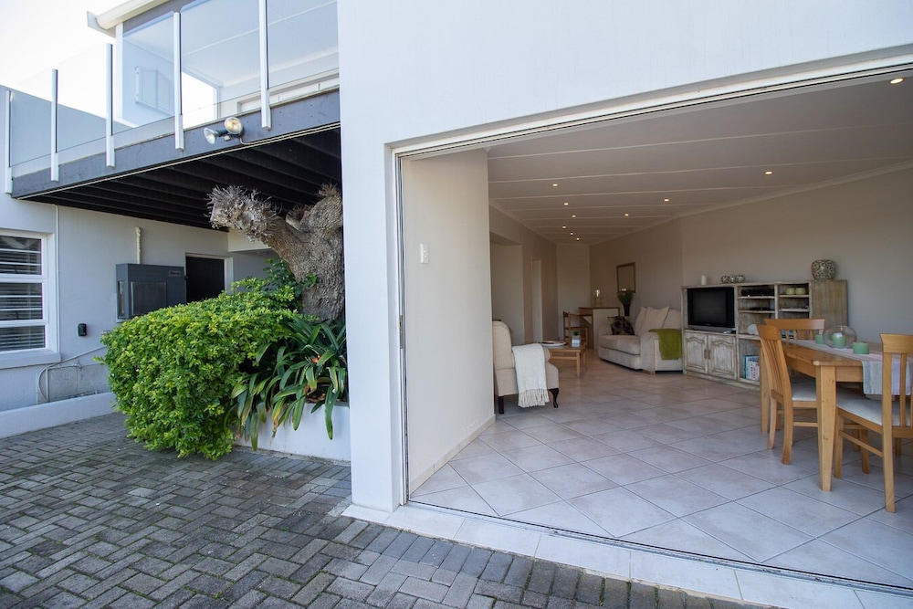 Dockside Guest House 2/27