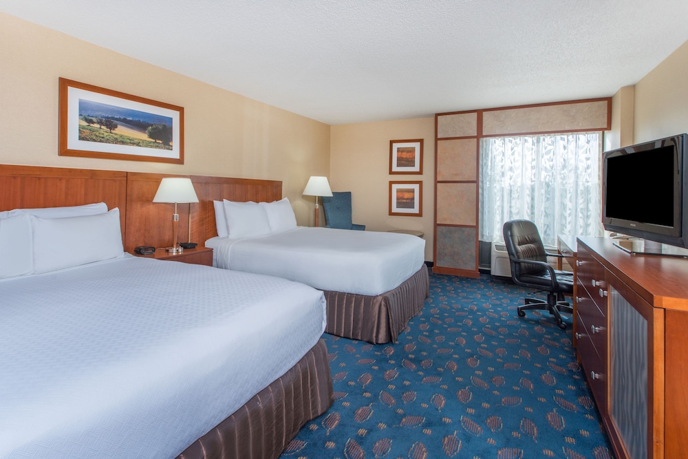 Crowne Plaza Dulles Airport 17/72