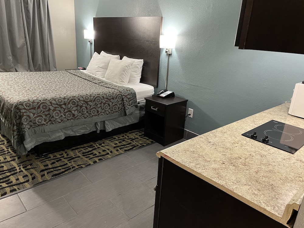Days Inn & Suites By Wyndham Collierville Germantown Area 11/25