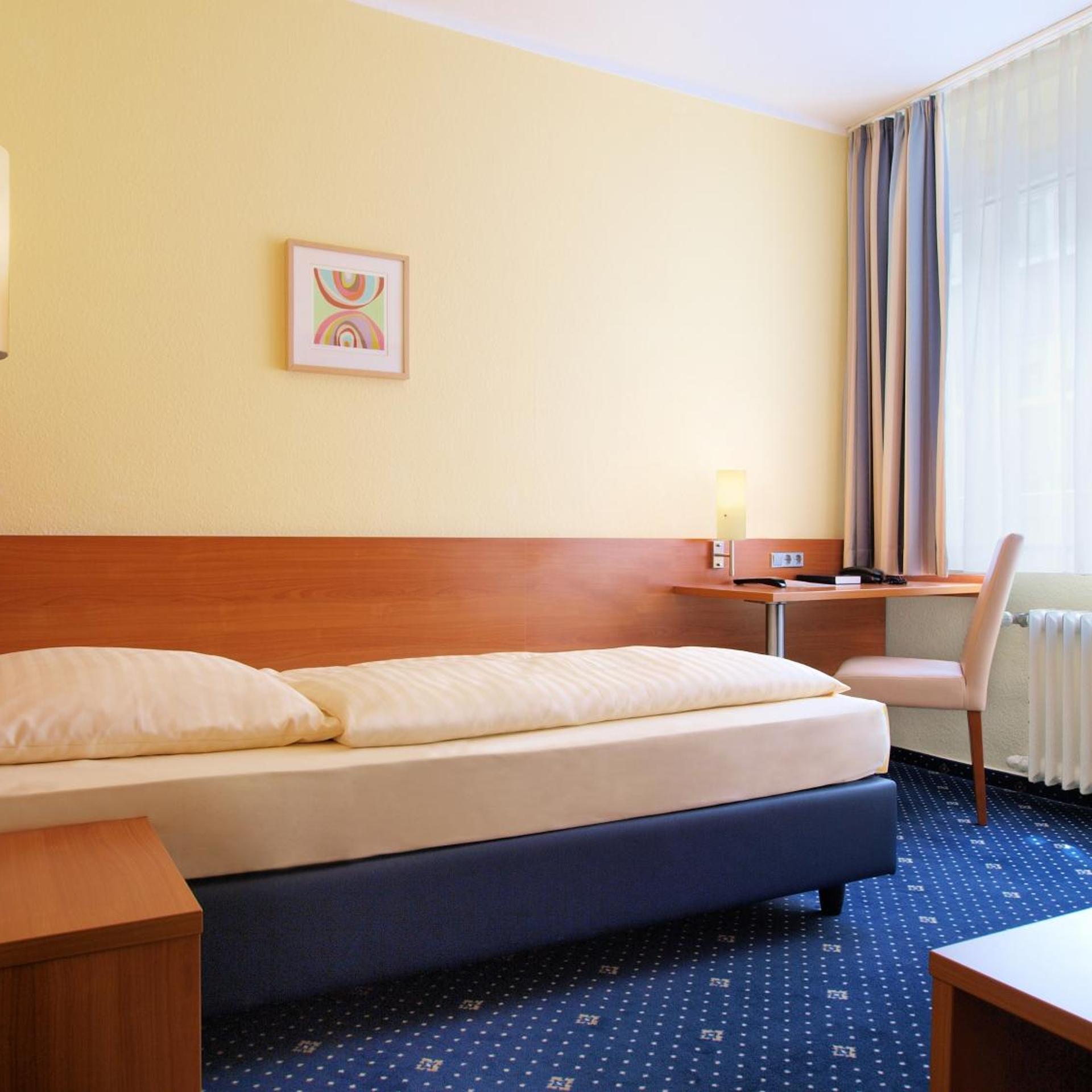 ROOM, SINGLE