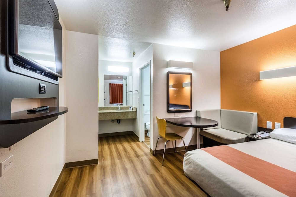 Motel6 Kirkland, WA - North Kirkland 40/58