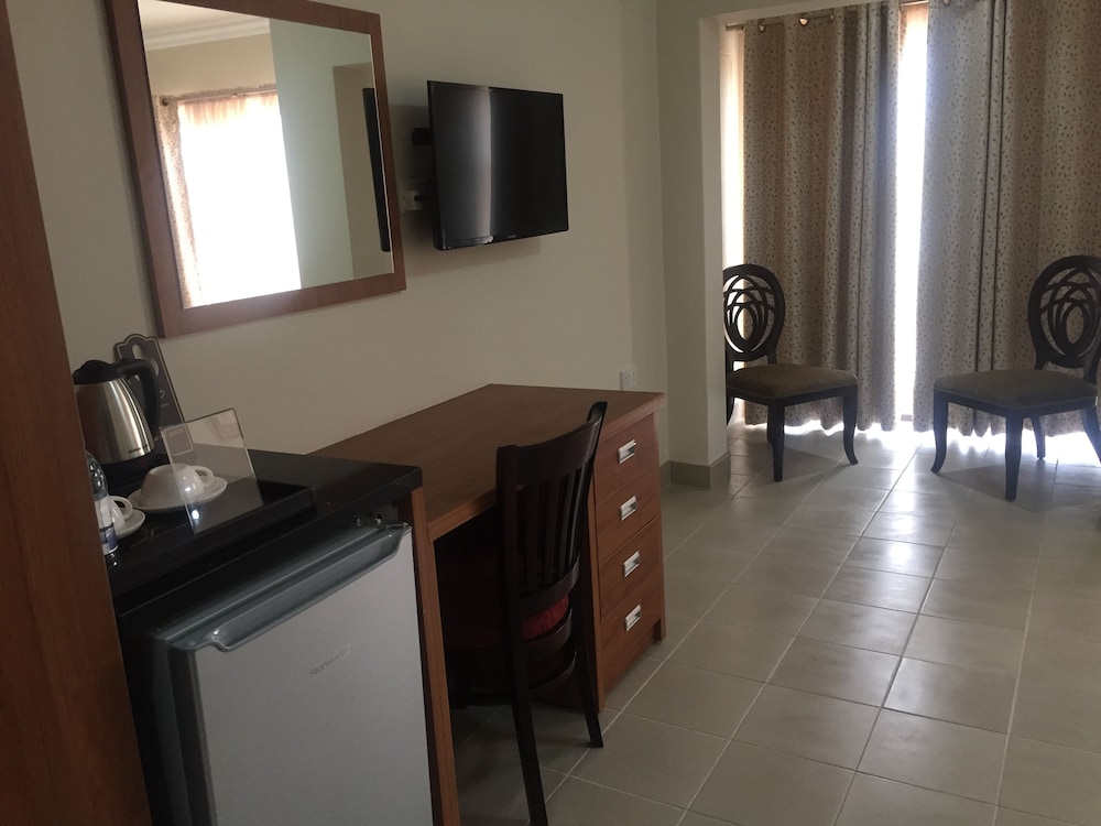 Cycad Palm Hotel 28/50